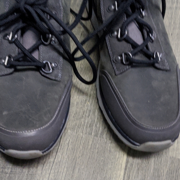 NWT UGG boots - Picture 2 of 6